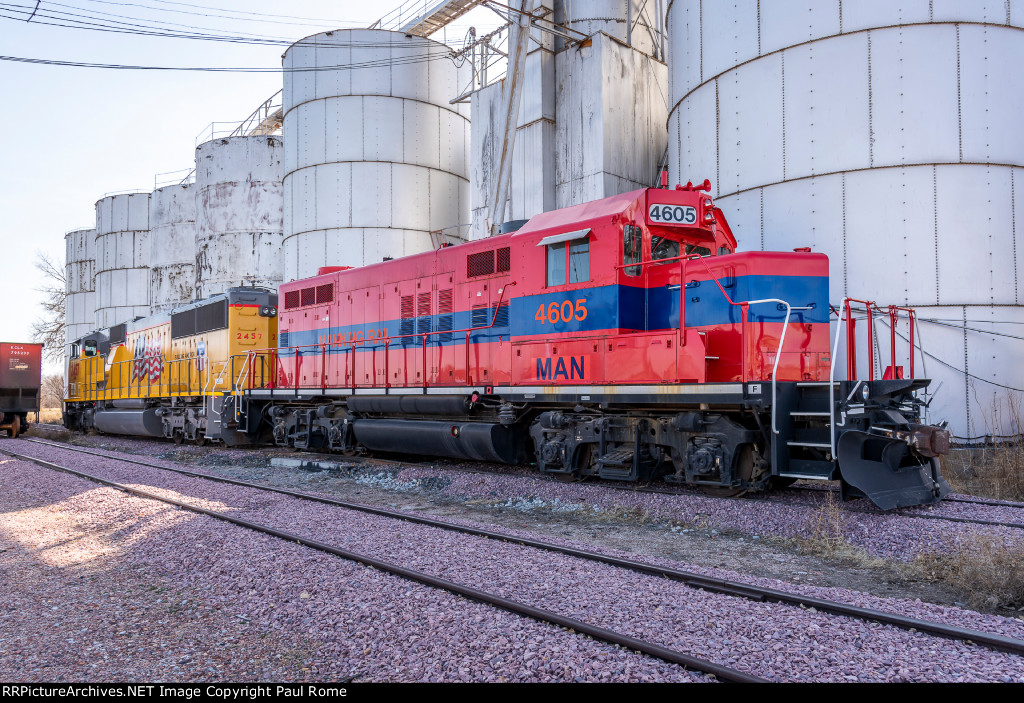MAN 4605, MAN 2457, Manning Rail power at Manning Grain